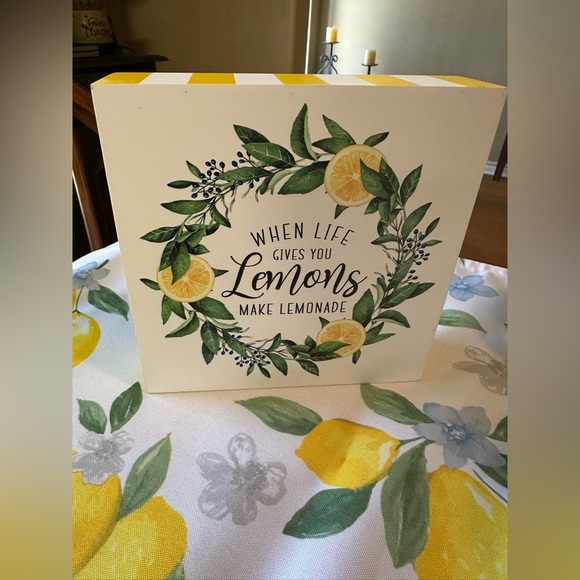 Lemon Glass Tumblers Set of 4 + Lemon Table Decor Bundle - Picture 3 of 8